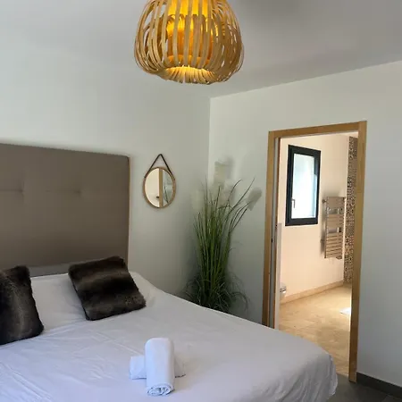 Le Jardin D'eden : Superbe Face A La Foret Hotel Pouille (Vienne)